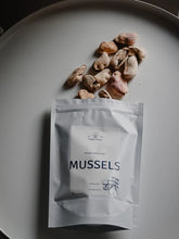 Load image into Gallery viewer, DOGGO HEARTS FREEZE-DRIED BLUE MUSSELS SM 50G
